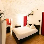 De Charme - Videoprojecteur Et Spa En Centre *