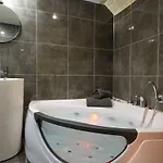 Apartament De Charme - Videoprojecteur Et Spa En Centre Montpellier