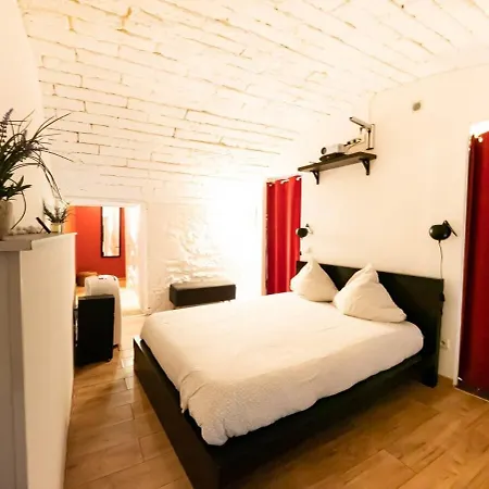 De Charme - Videoprojecteur Et Spa En Centre *