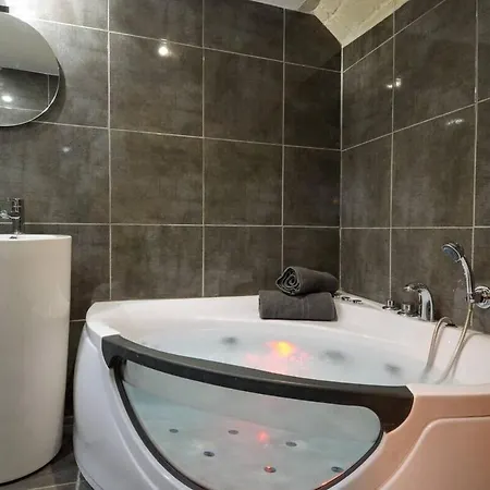 Apartment De Charme - Videoprojecteur Et Spa En Centre Montpellier