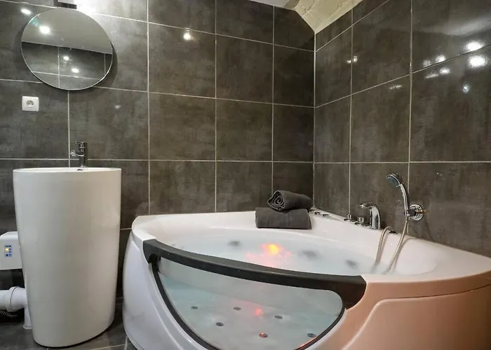 Apartmán De Charme - Videoprojecteur Et Spa En Centre Montpellier